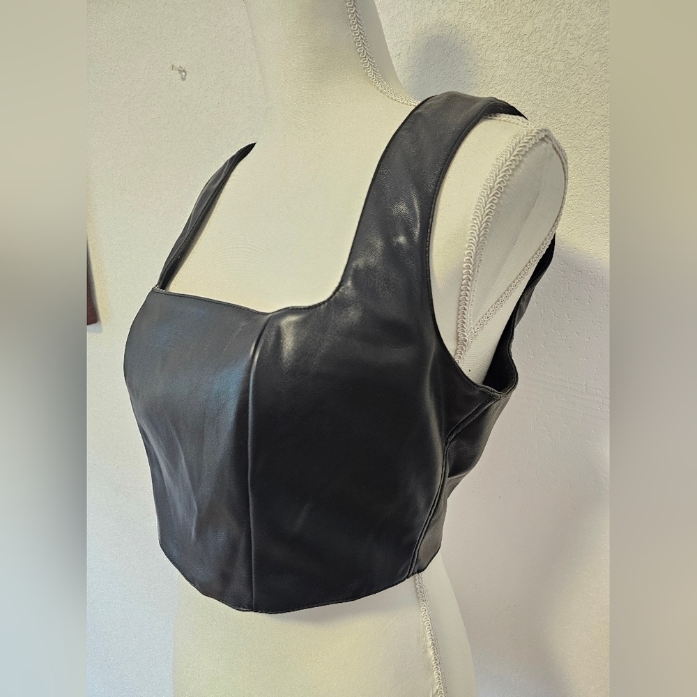 7 For All Mankind Faux Leather Black Crop Top Women's Size Medium NWT - Picture 3 of 9
